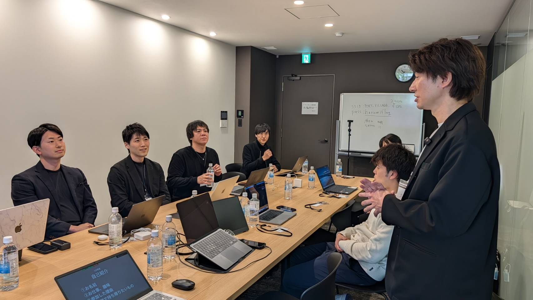 作業会での自己紹介の様子